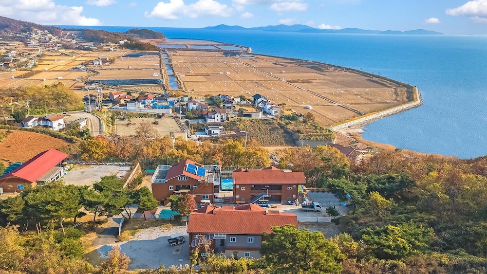 Ganghwa Marinpaibeu Pulbilra Gajok Pension view 2