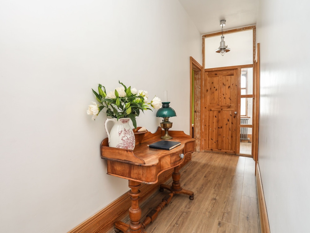 West Point Lynas Lighthouse Keeper's Cottage