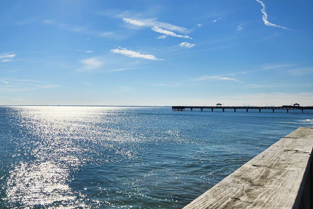 Buckroe Family Home: Walk to the Beach! view 4