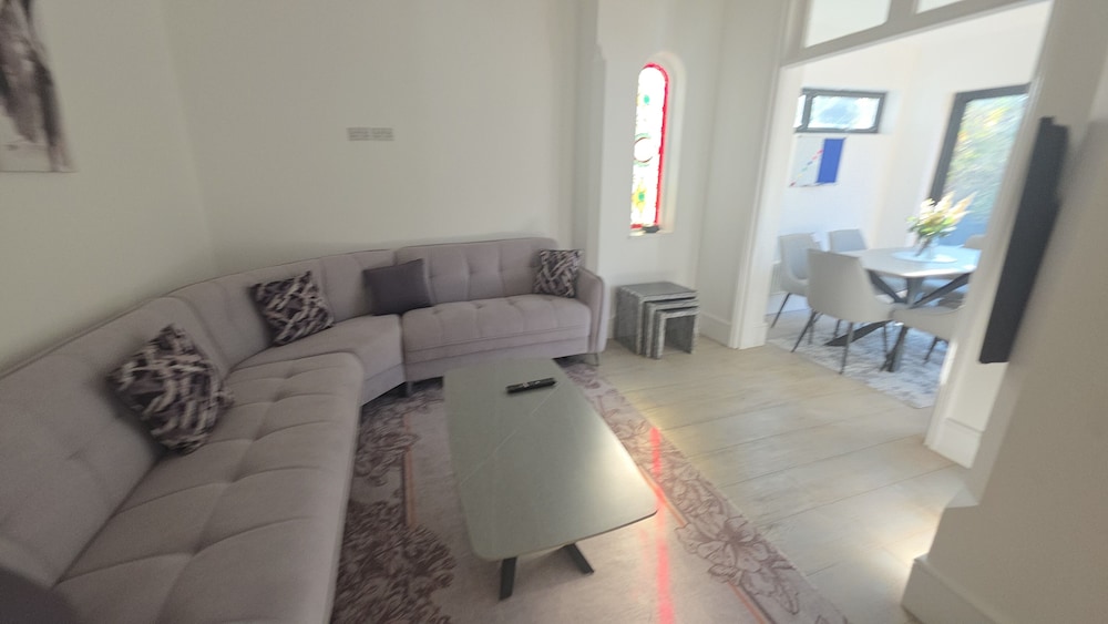 Justin Superb Luxury Stay