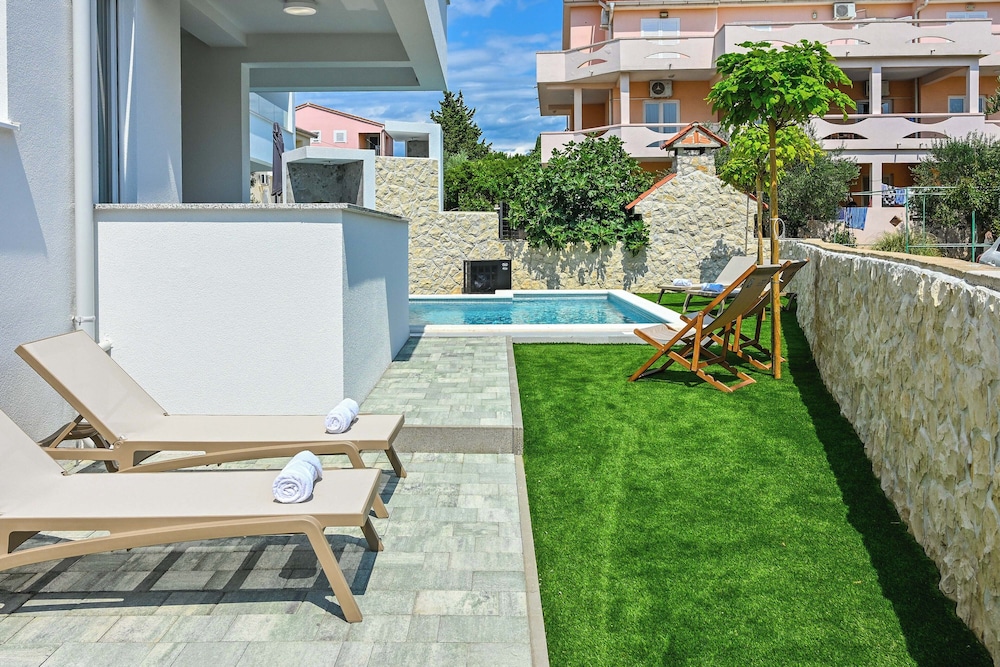 Nova Luxury Residence apartment with private heated pool