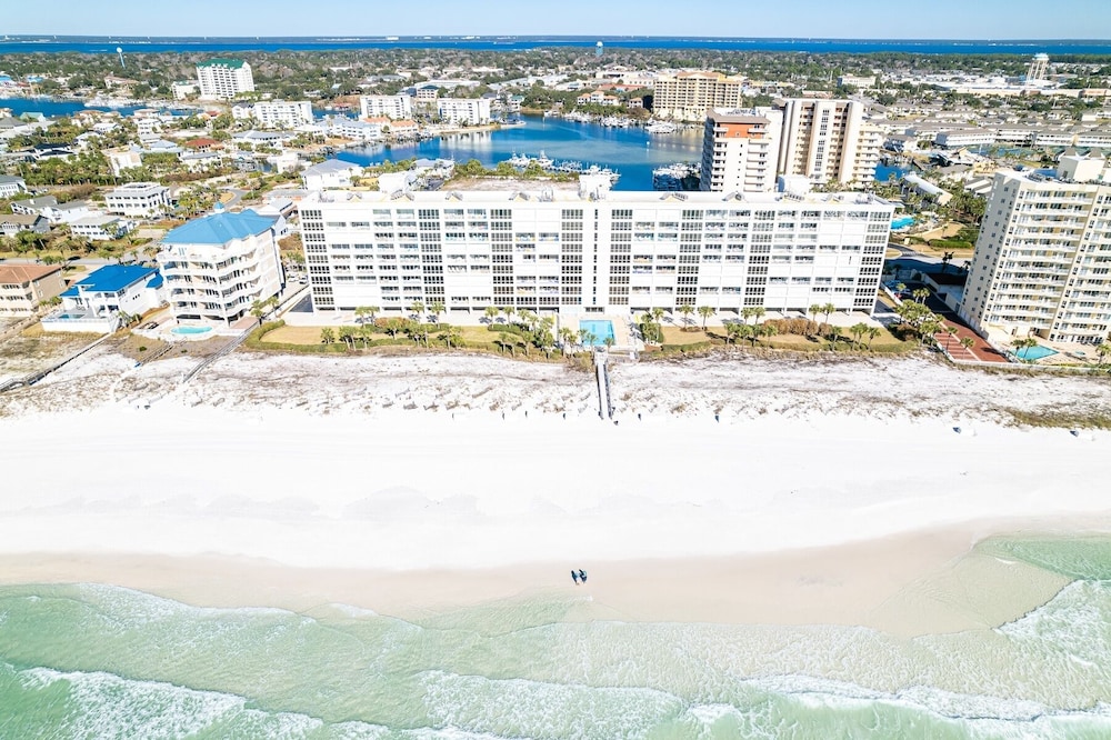 Oceania 207 3 Bedroom Condo by RedAwning