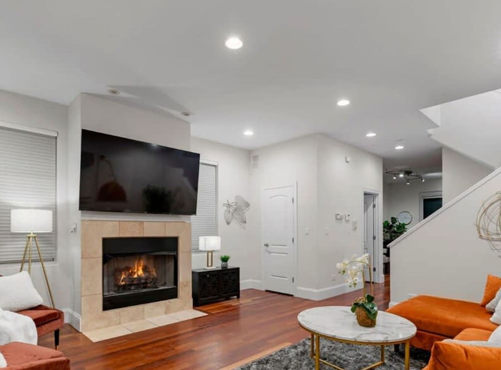 Luxurious 8 Bed Retreat State of the Art Theater