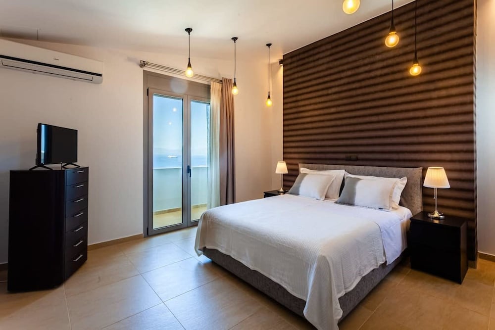 Aigli Luxury Villa - Panoramic Seaview Retreat
