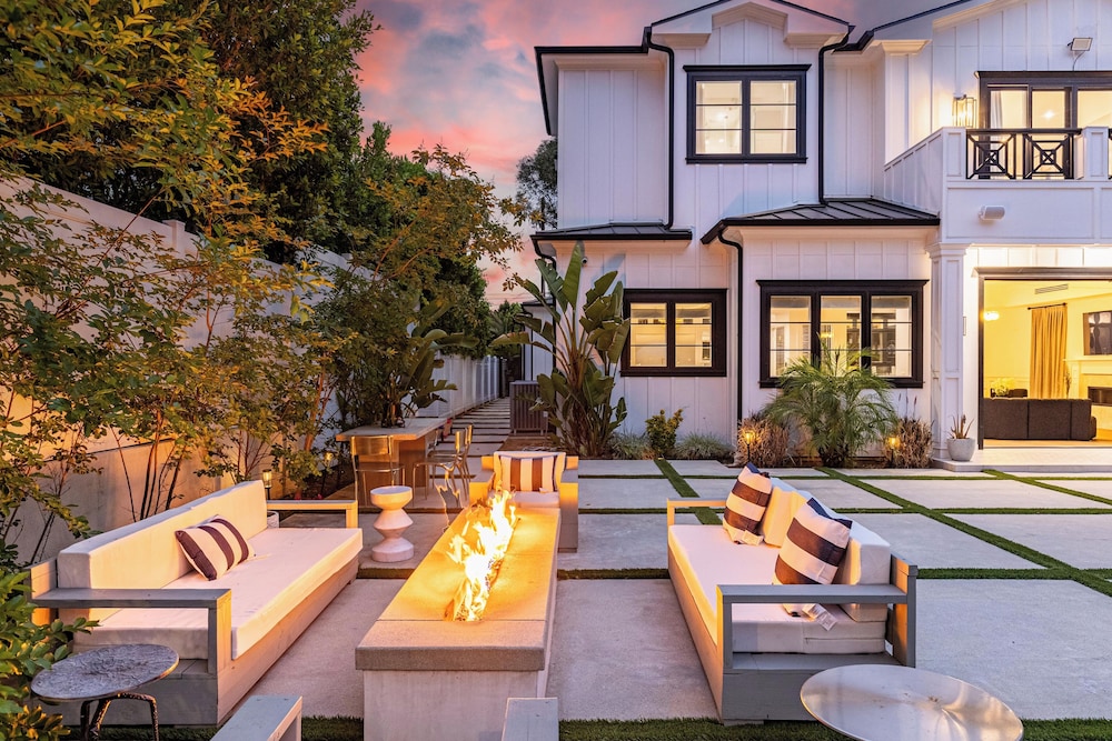 Otis Ave - Modern Farmhouse Retreat w/ Pool, Spa & Luxe Interiors