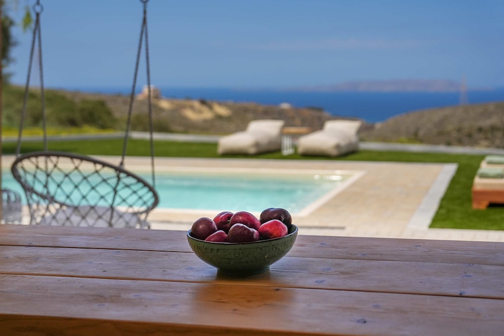 Oliva Emerald Eco - Secluded Off-grid Vineyard Villa