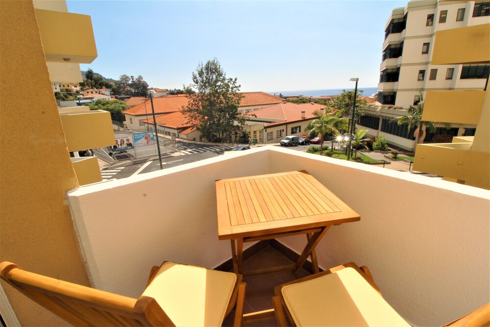 Grey Apartment in City Center with Sea View view 4
