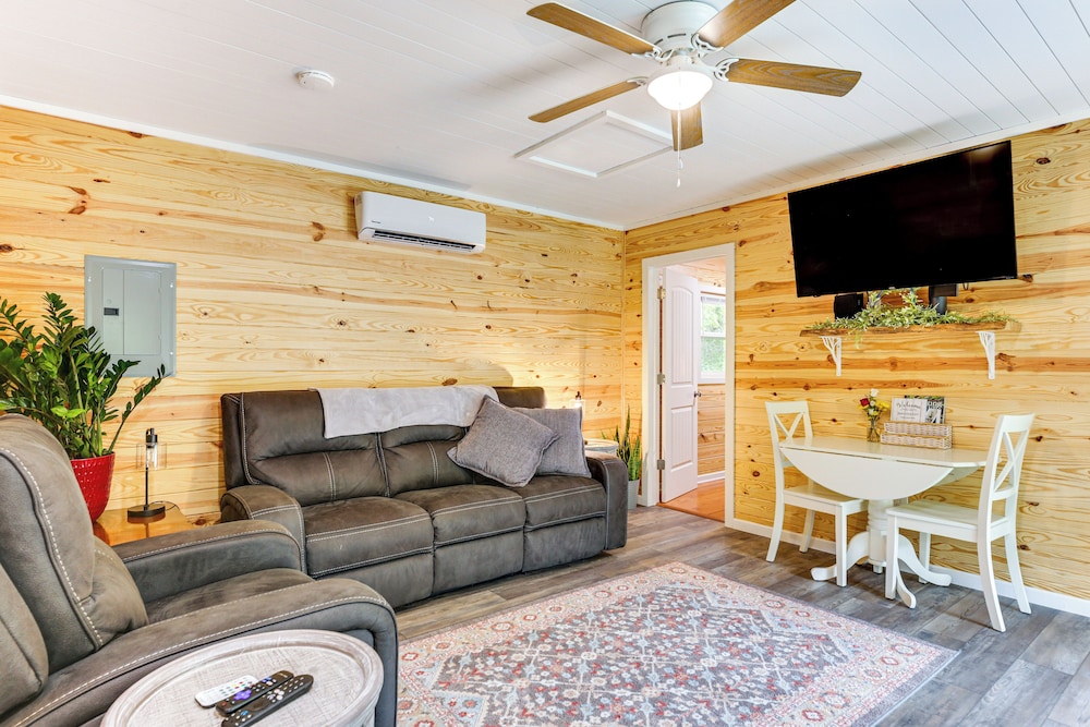 Cottage Close to Caves & Trails in Hocking Hills!