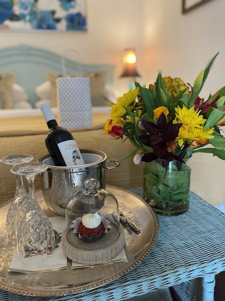 Chesnut Cottage Inn