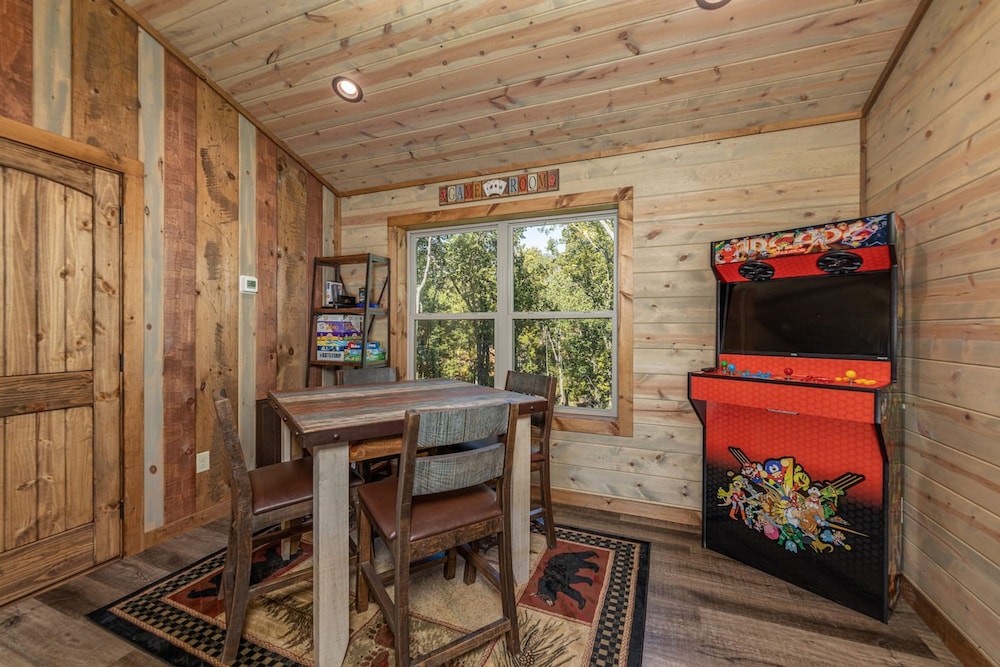 Lux Cabin Mtn Views Flat Parking Dog Friendly