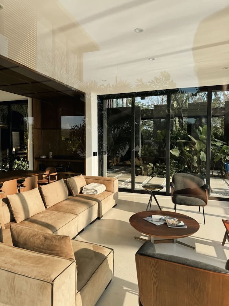 w Spectacular 4BR Villa in Costa Rica
