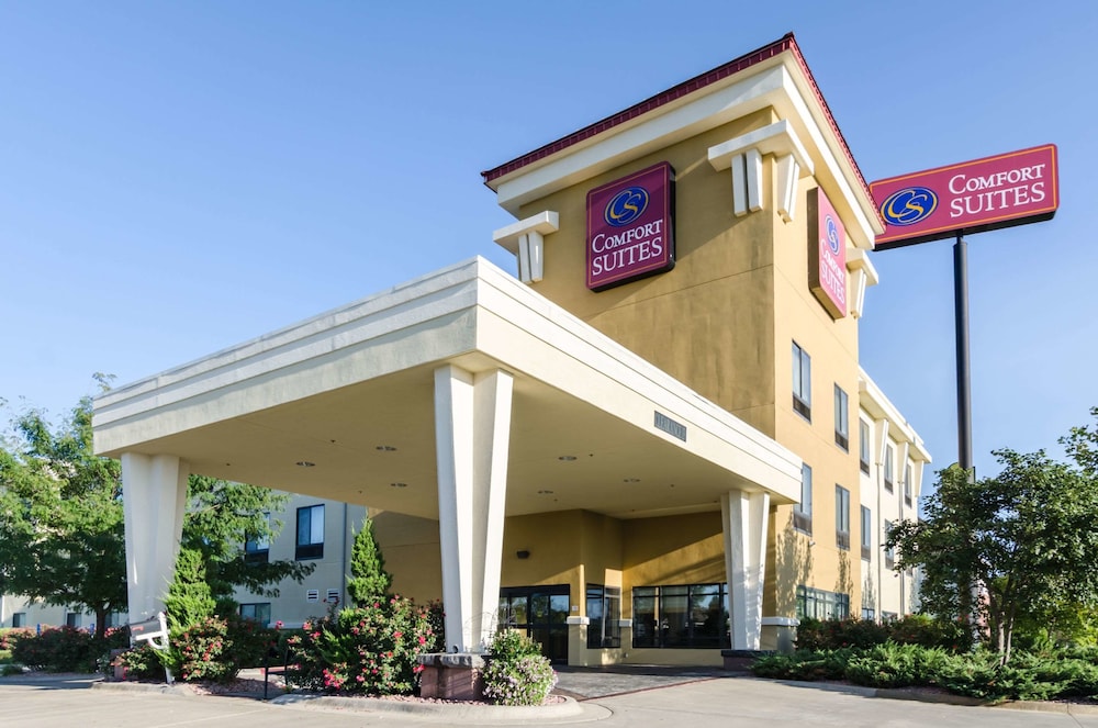 Hotel Comfort Suites Salina South - Image 1