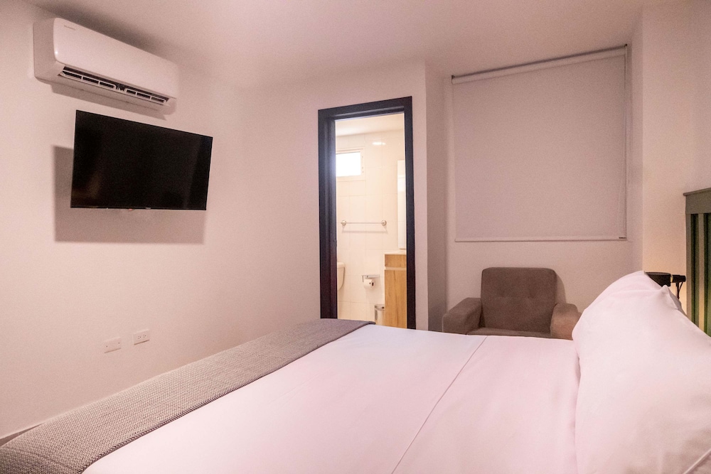w Glorious 2BR w AC in Cartagena