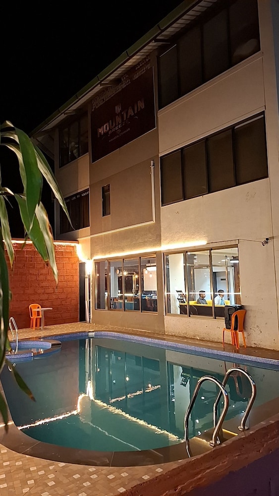 MOUNTAIN BREEZE RESORT