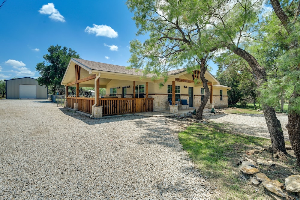 Pet-friendly Texas Home w/ Furnished Patio & Grill view 2