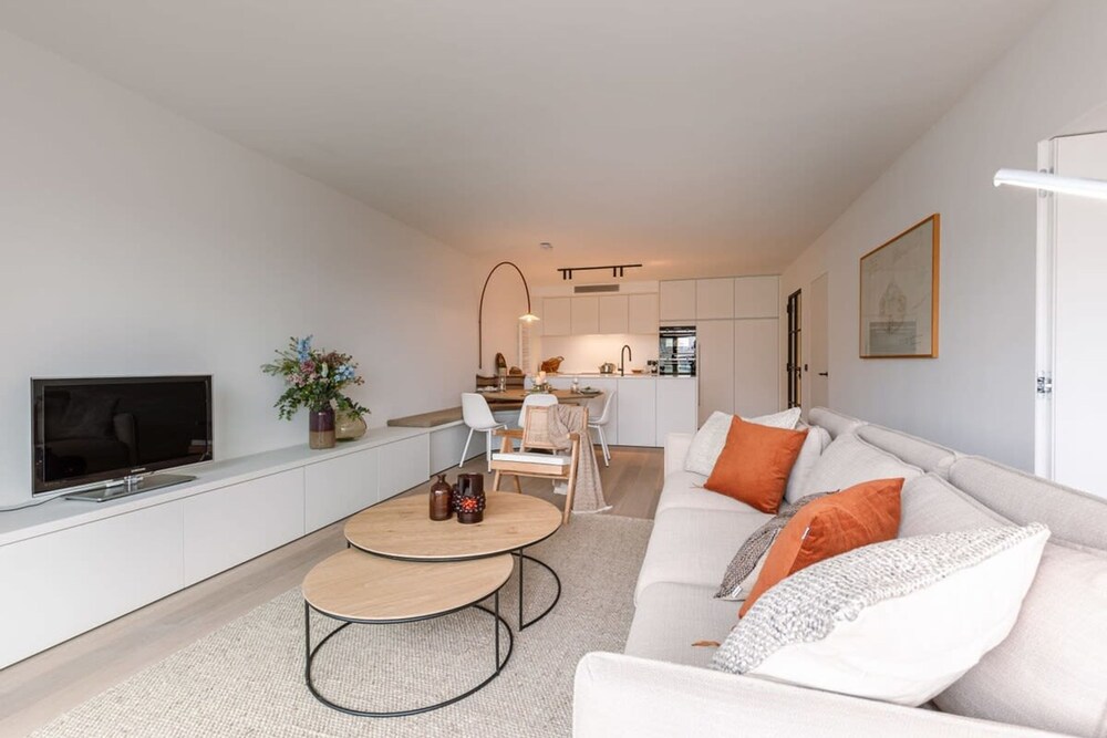 Renovated Apartment With sea View and Parking