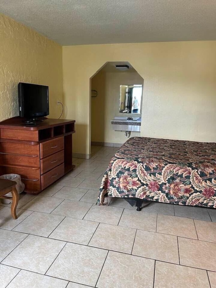Sebastian Inn