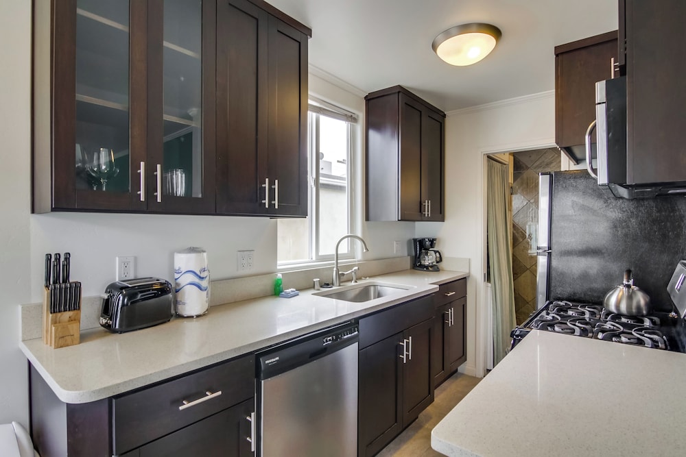 Manhattan Shores 1B