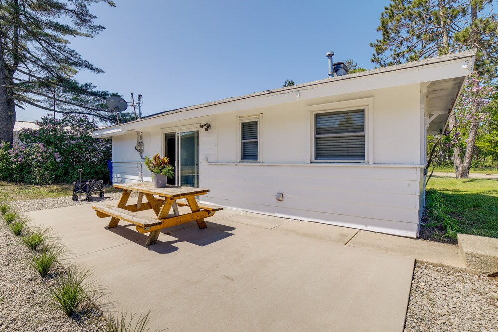 Lake City Vacations - Breezy Lake City Getaway - Walk to Englewood Beach - Property Image 3