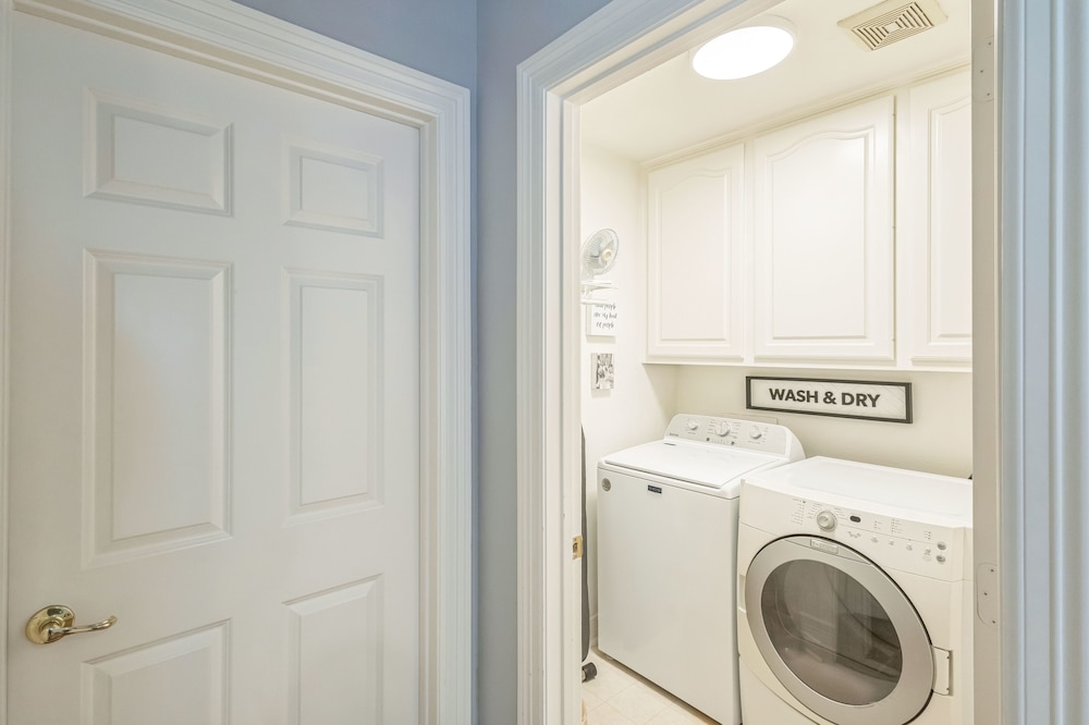 Spacious Urban Uptown Retreat 3 Bedroom Townhouse