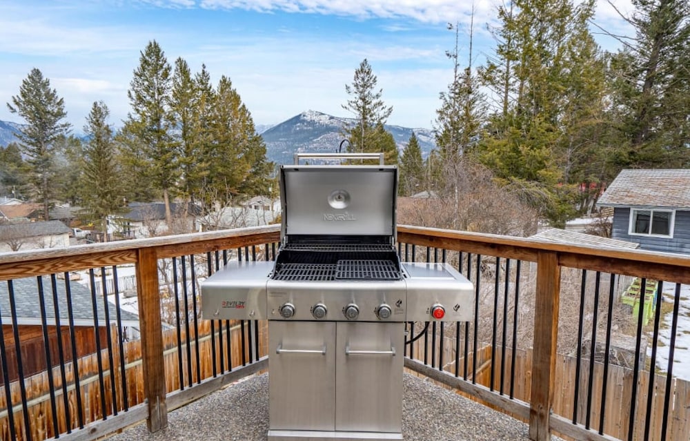 Nordic Village No Service Fees Balcony BBQ