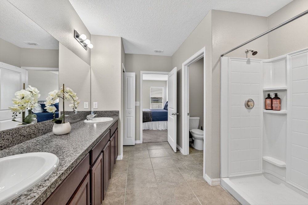 Spacious Getaway Near Apollo Beach 5 Bedroom Home