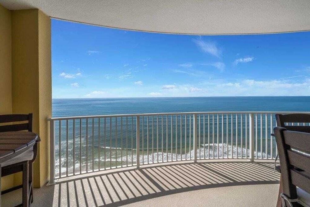 The Shore Break by Avantstay Gulf Front + Pool