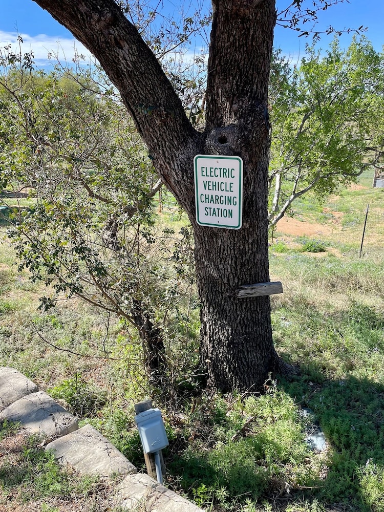 Walk to Lake LV2 EV Charge Fish Hike Pickleball Skyline Club Coming Feb 25 3 Acre Property