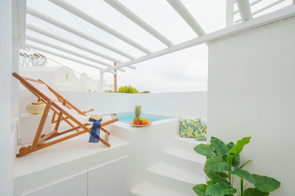 Loukas & Emma Eco Houses