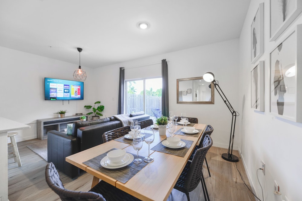 Stylish Townhouses by Design District