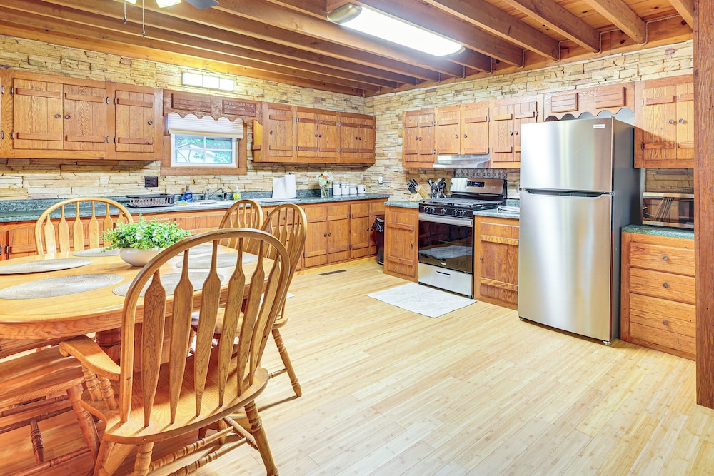 Secluded Lodge Stay: Day Trip to Audra State Park!