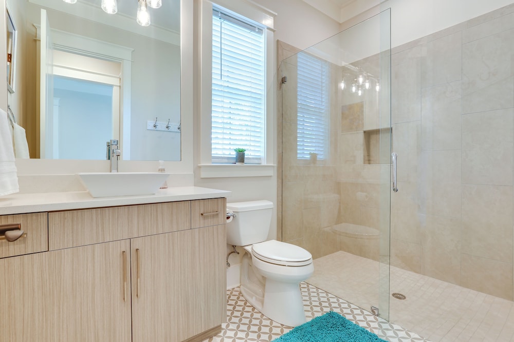 Family-friendly Santa Rosa Home: Walk to Beach!