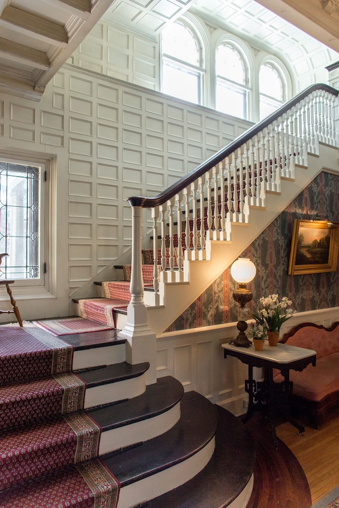 The Brewster Inn