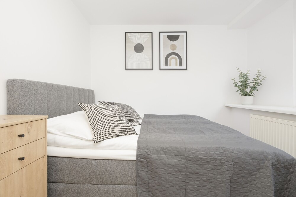 Grey Apartment Śródmieście by Renters view 2