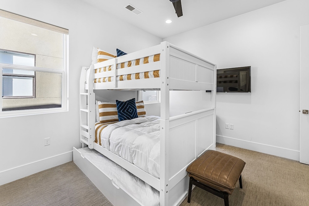 Villa #25 At Bloomington Country Club - Villa Vibes 4 Bedroom Townhouse