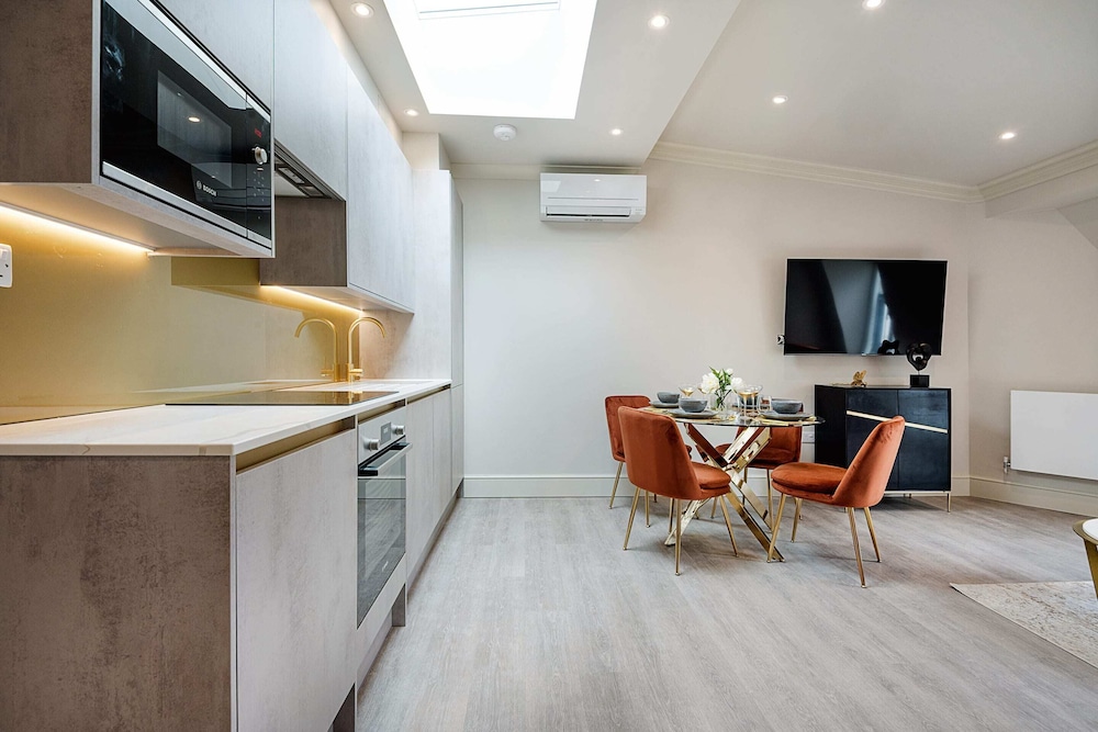 Marble Arch Suite 9-hosted by Sweetstay