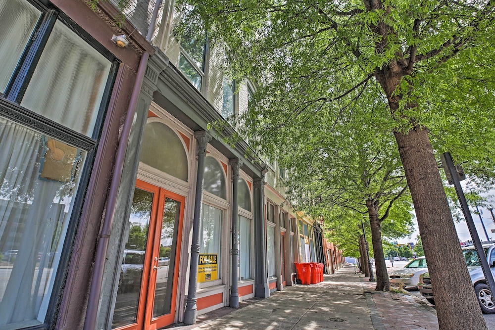 Nulu Art District Loft: Walk to Dtwn Distilleries!