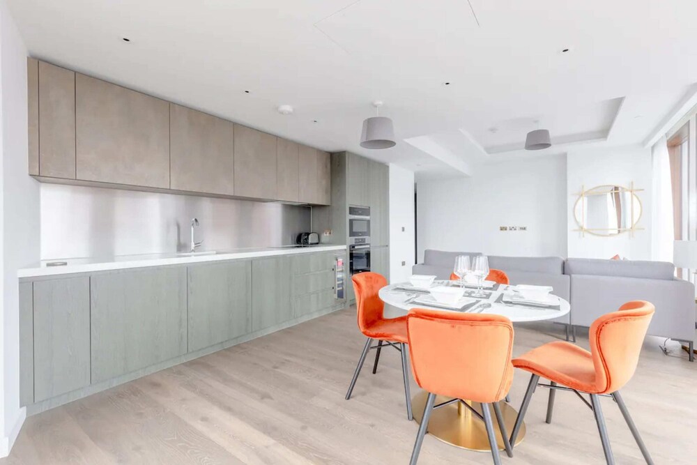 Luxurious 2BD Flat by the River Near Vauxhall