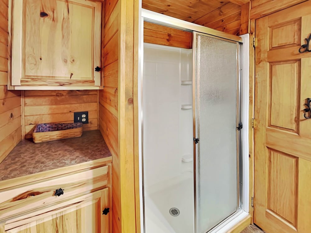Cozy Cabin by Taylor Made Deep Creek