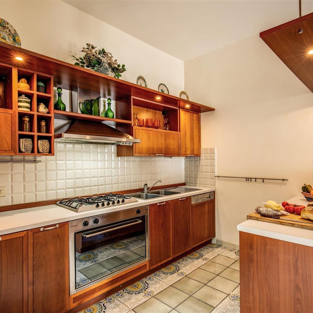 Villa Tre Pizzi Spectacular Water Views and Walking Distance to Beach photo 2