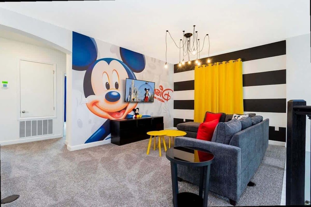 Luxe 5BR Villa Pool Game Room Minutes to Disney