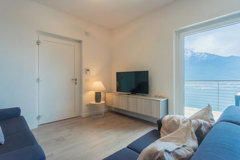 Blooms by the Lake by Rent all Como