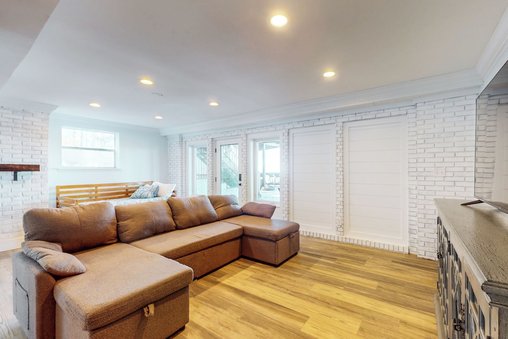 3 BR Home: Dog Friendly w/ Scenic Views & Pool