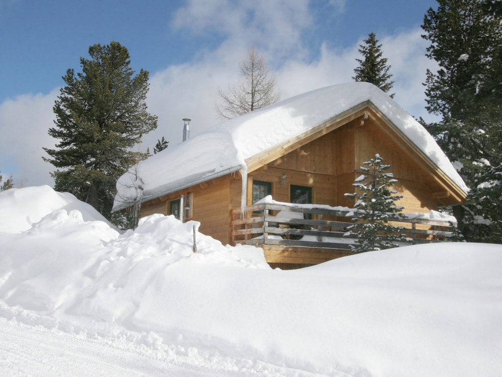 Sunlit Cabin With Jacuzzi in Turracherhohe