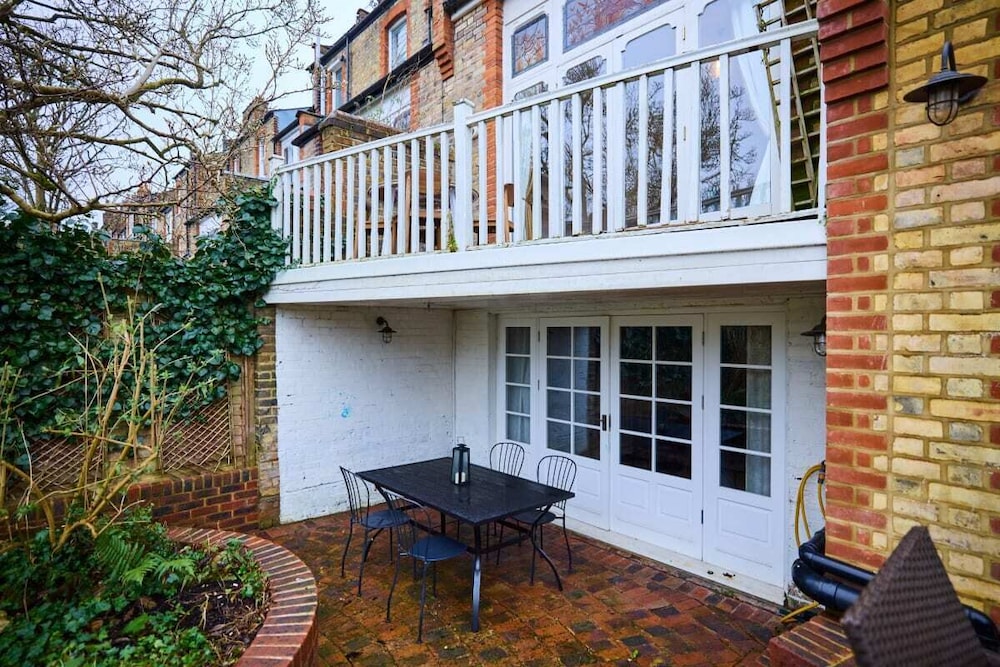 The Rosebery Retreat - Inviting 4bdr With Garden