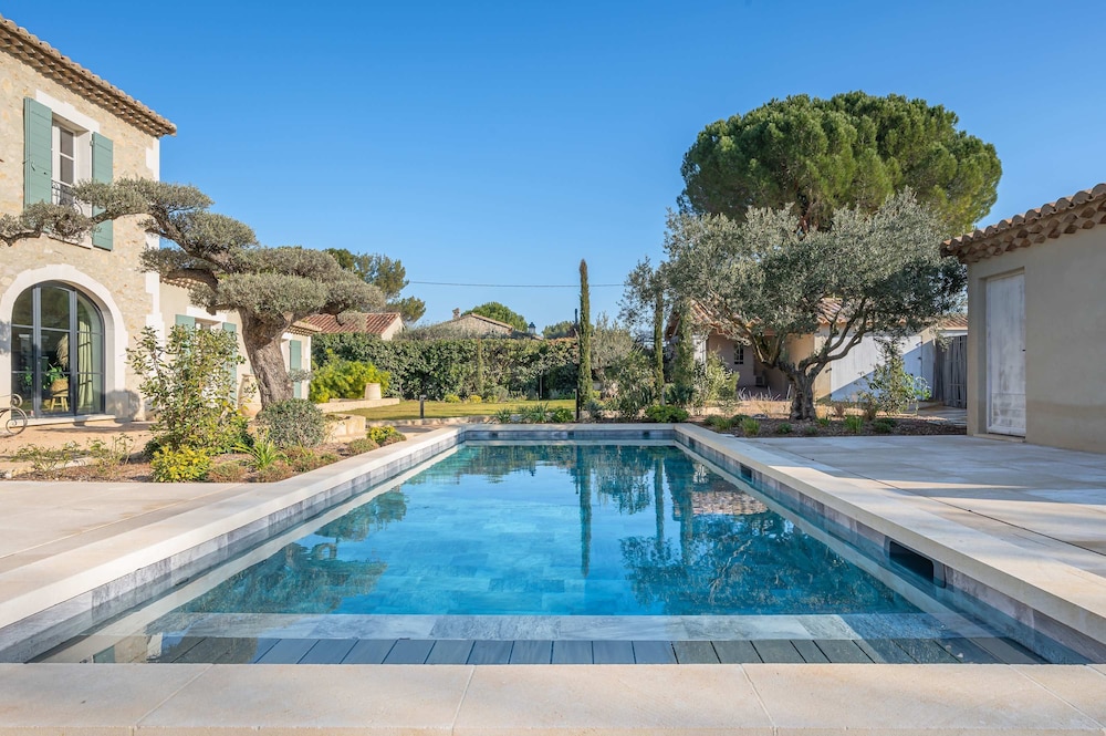 Villa Lou Panta Elegance and Comfort in the Heart of Saint-r My-de-provence