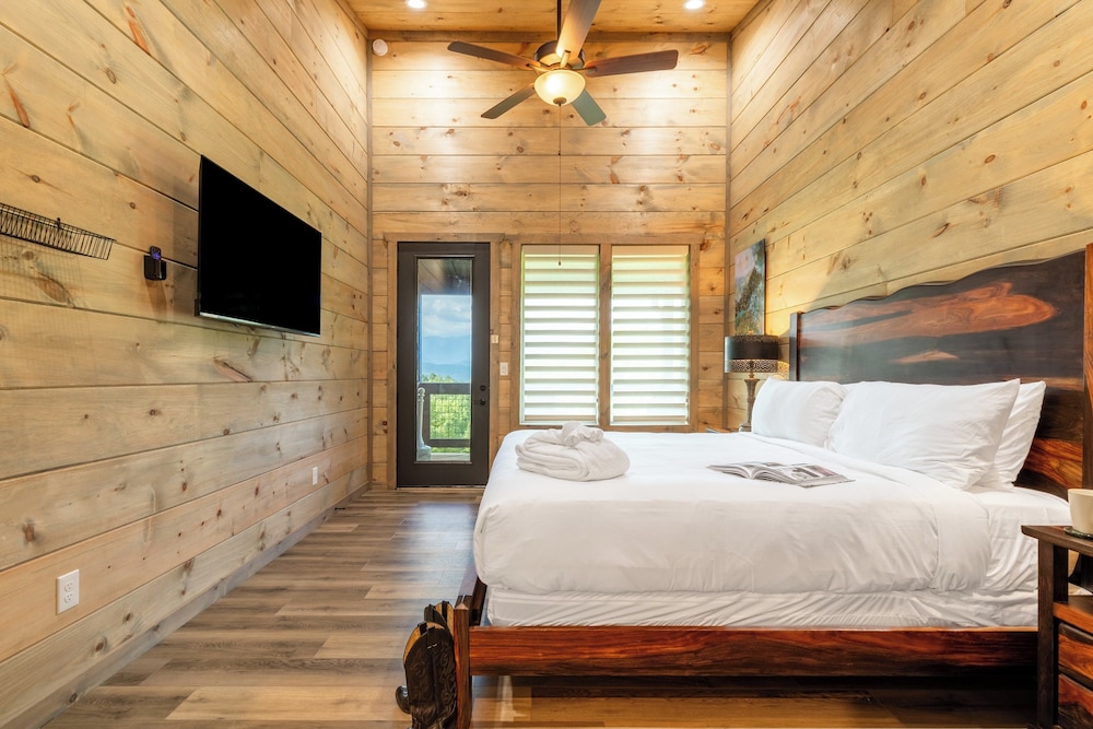 Rambling Ridge Lodge Endless Amenities & Fun Indoor Pool & Hot Tub, A+ Arcade Game Room view 5