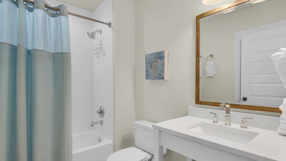 Coastal 3BR Condo With Pool & Shuttle : Snowbird Friendly!