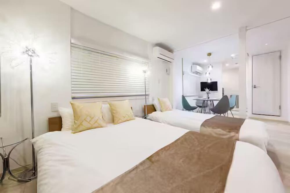 Kuromon Central Self Inn302