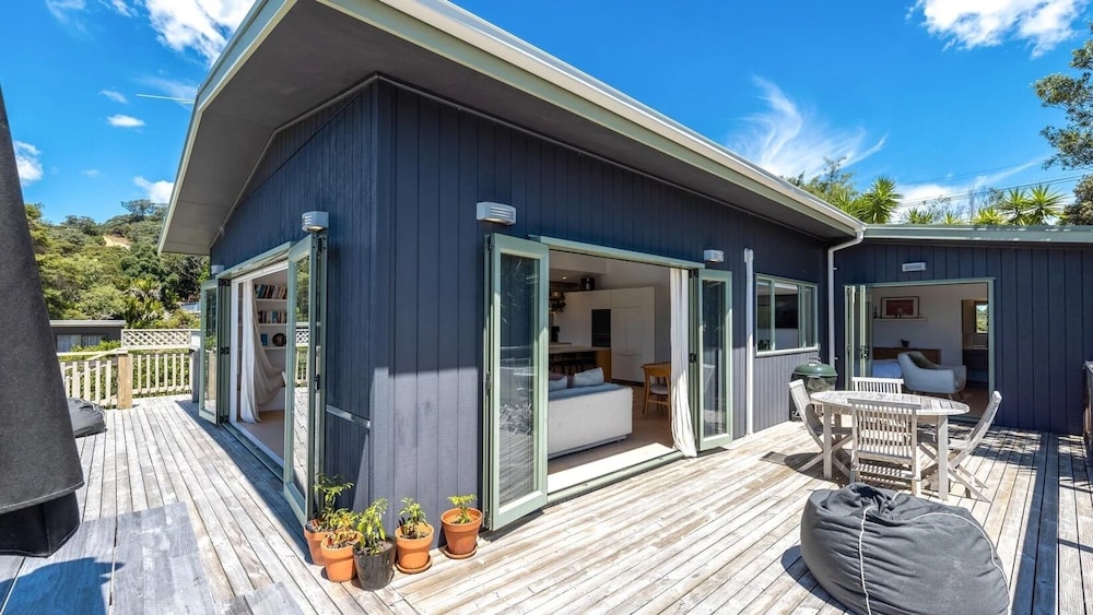 Onetangi Seaview Residence